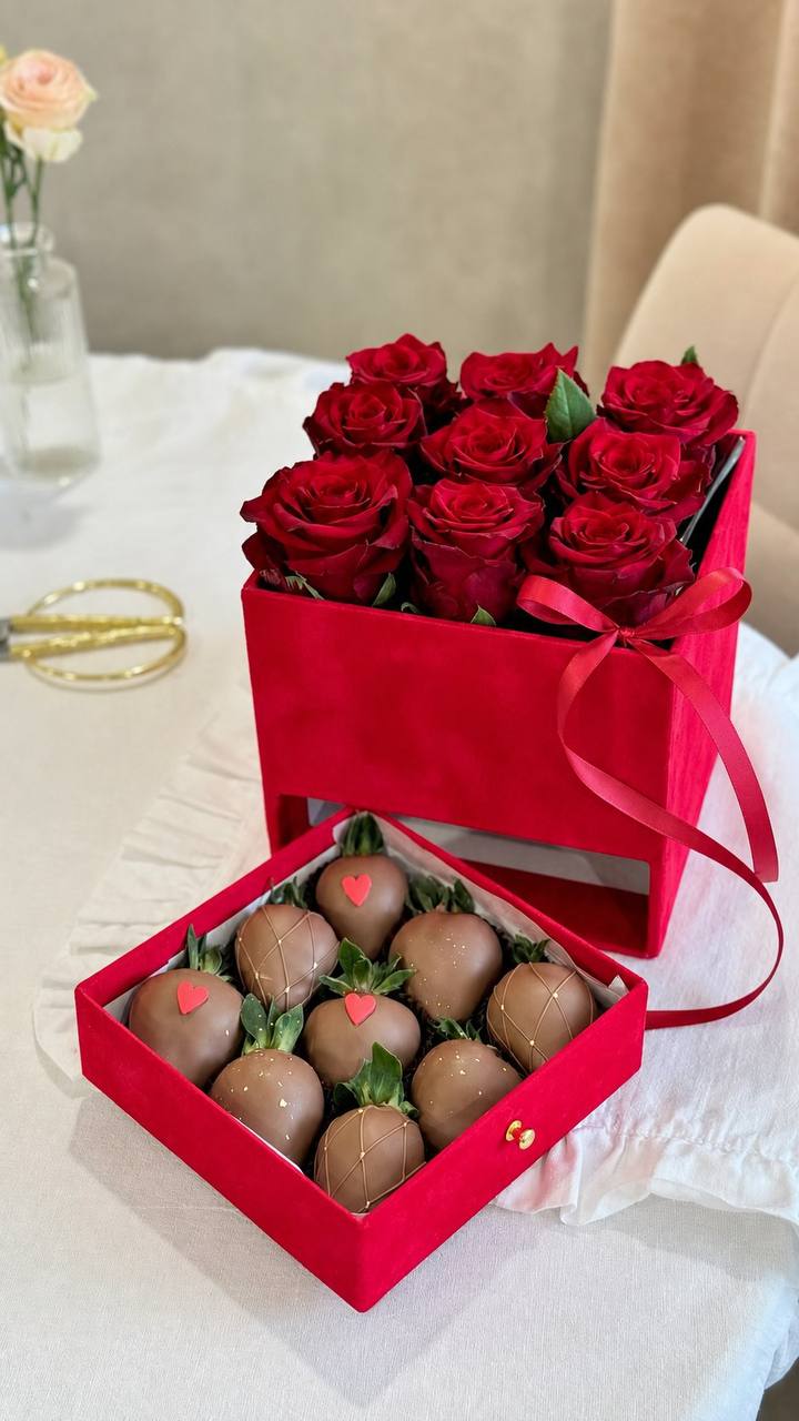Шкатулки с цветами и клубникой