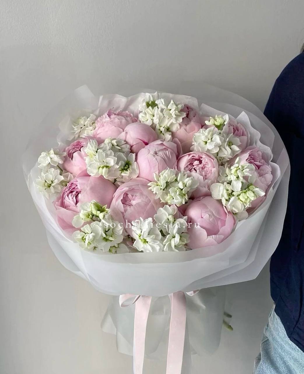 Букет с пионами