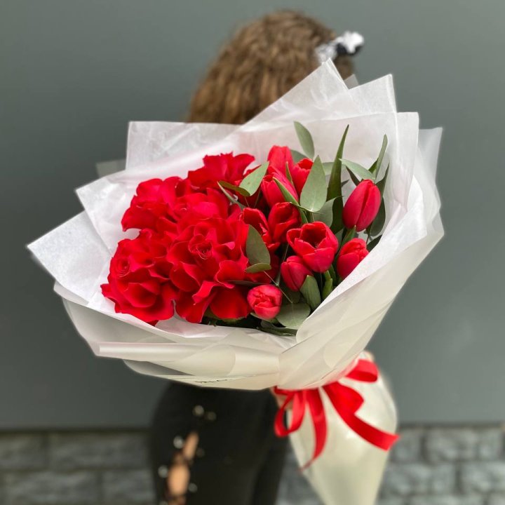 Дуо тюльпаны и розы в Сочи