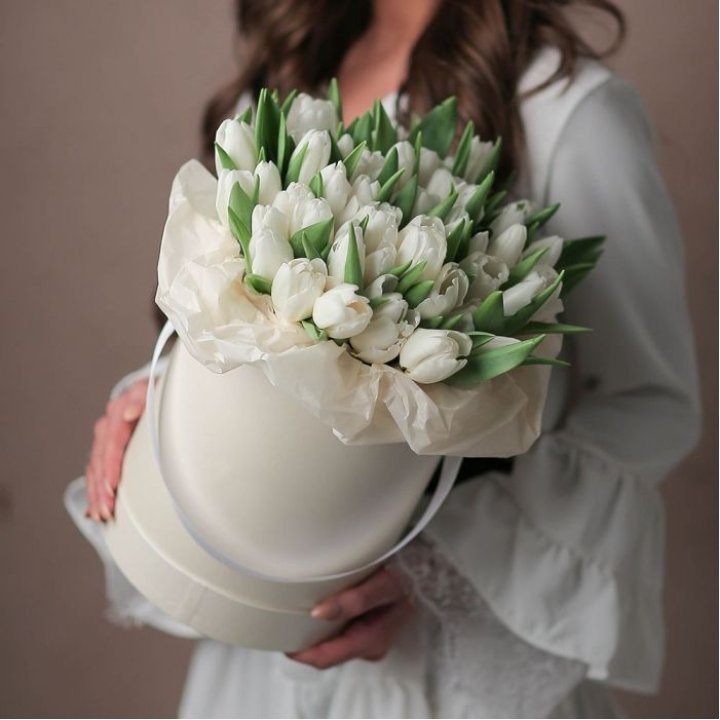 Тюльпаны в цилиндре  в Сочи